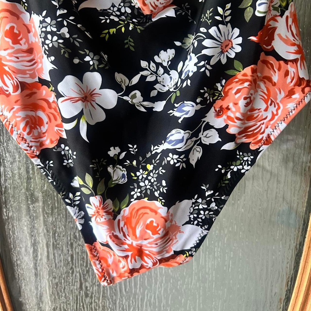 Women's floral Cupshe one piece swim suit black/multi color medium - Picture 3 of 6